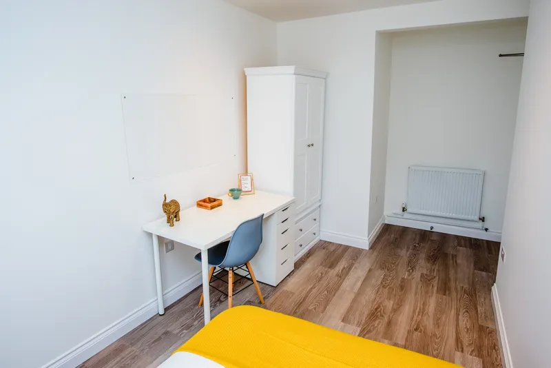 Flat E, 25 Lister Gate - Luxury 5 Bed City Centre Apartment - Thumbnail 4